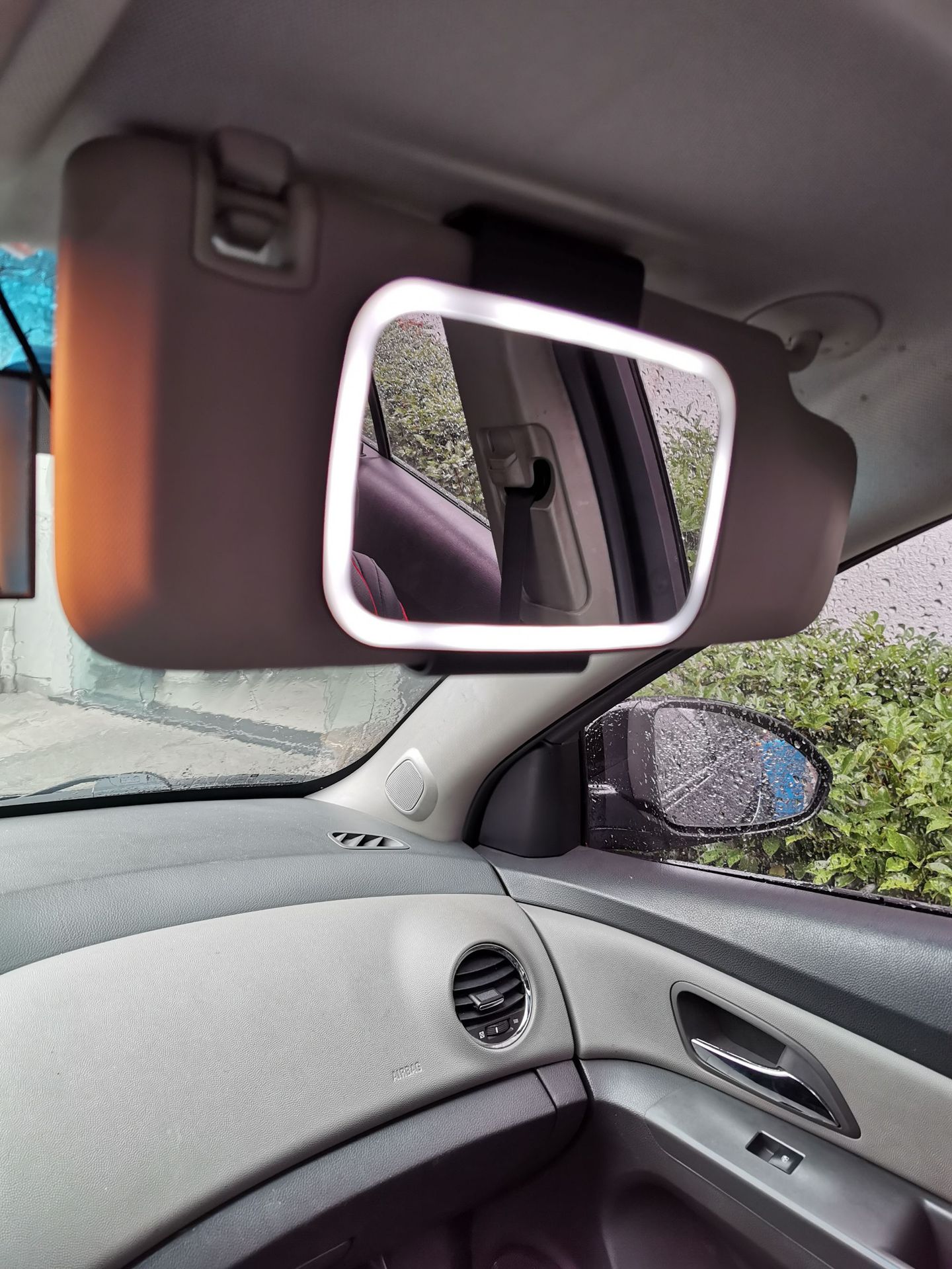 In-Car LED Makeup Mirror – 7 Inch Sun Visor Vanity Mirror with 21 LED Lights & 400mAh Battery | White & Black