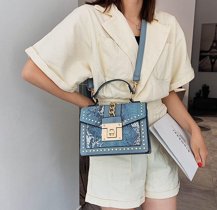 Women's Alligator Pattern Shoulder Bag PU Leather Crossbody Handbag – Beige | AdriaPulse