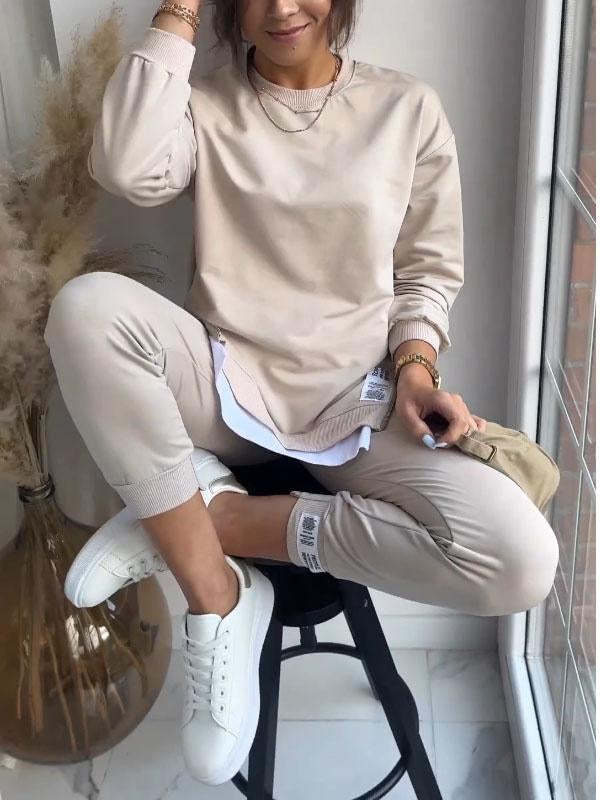 Zweiteiliger Sportanzug für Damen – Sweatshirt mit Schlitz und schmale Jogginghose Set