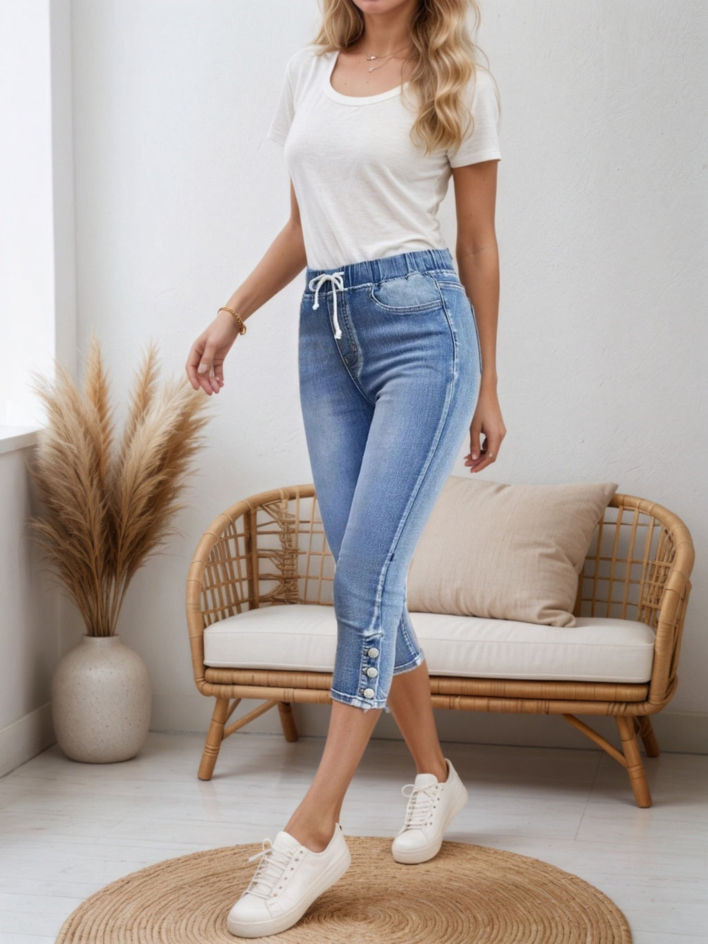 Neue Damen-Jeansshorts, schick, mit Kordelzug und geschlitztem Knopfsaum, bequemer Stoff, für alle Arten von Kleidung geeignet, Damenmode für Frühling und Sommer