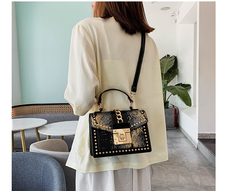 Women's Alligator Pattern Shoulder Bag PU Leather Crossbody Handbag – Beige | AdriaPulse