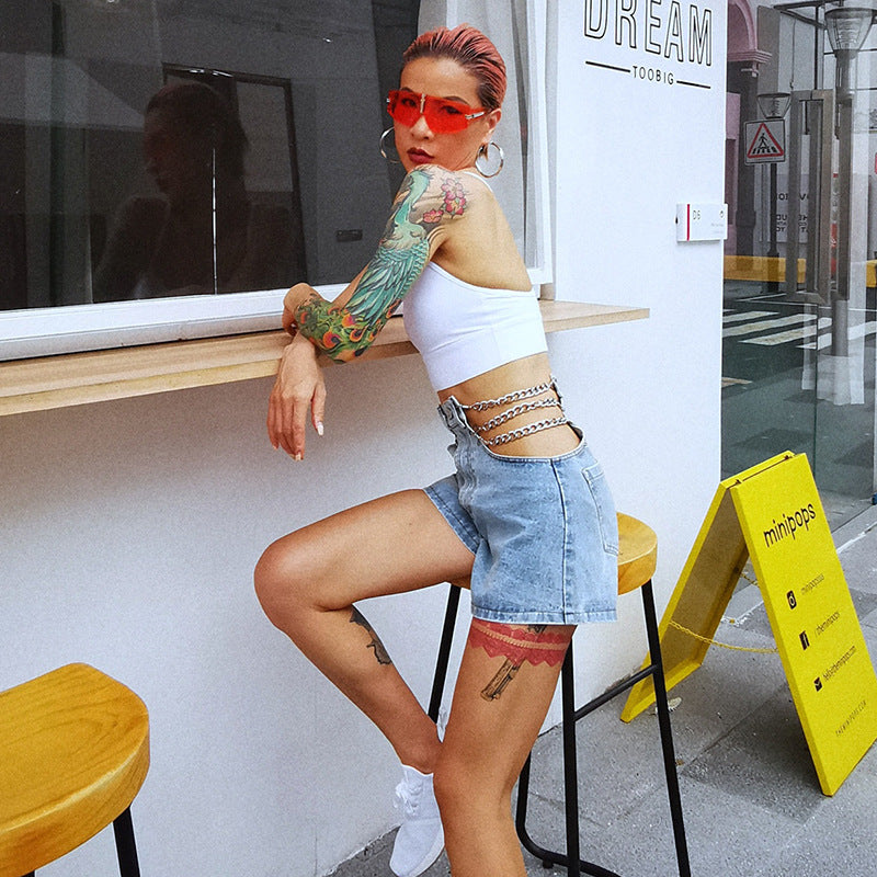 Women's high waist wide-leg light wash denim shorts with metal chain detail, street style summer fashion – AdriaPulse"