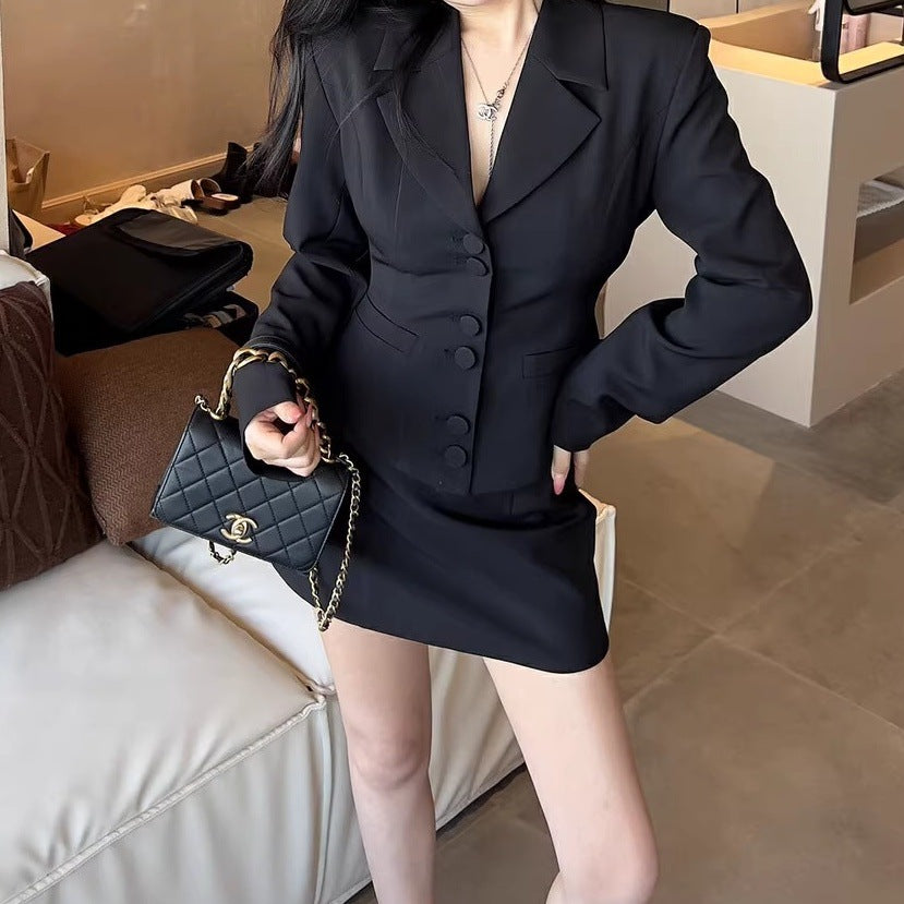 Ensemble Blazer Et Jupe De Conception Classique