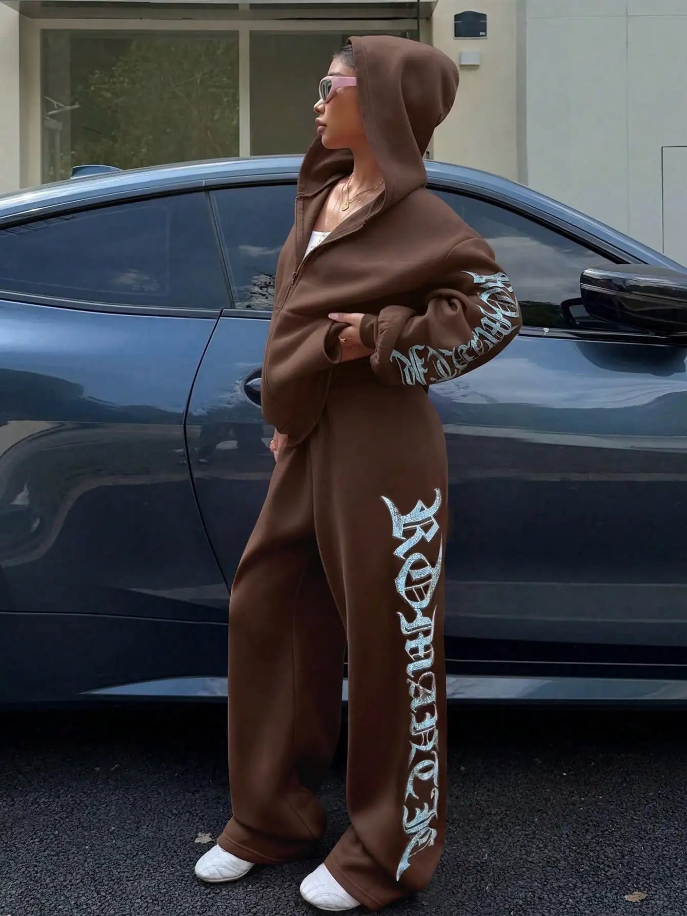 Rosa Y2K Kapuzen-Sweatshirt mit Reißverschluss und Jogginghose Set mit rotem Grafikdruck, lässiges Streetwear-Outfit