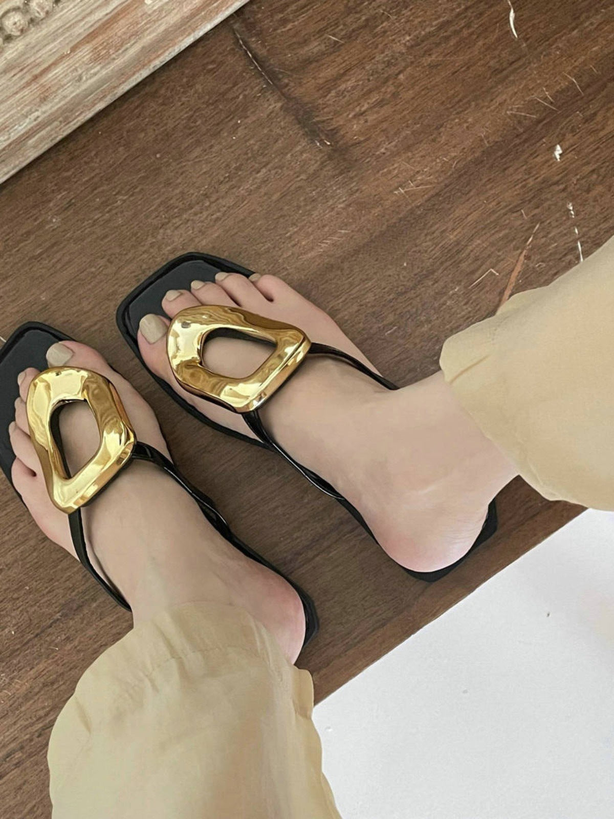 Women's Flat Sandals – Microfiber Slip-On Flip-Flops