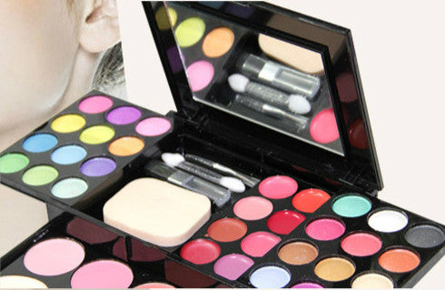 Komplettes Make-up-Set – 3-lagige Make-up-Box mit 24-Farben-Lidschatten, 8 Lippenstiften, Rouge, Puder & Pinseln