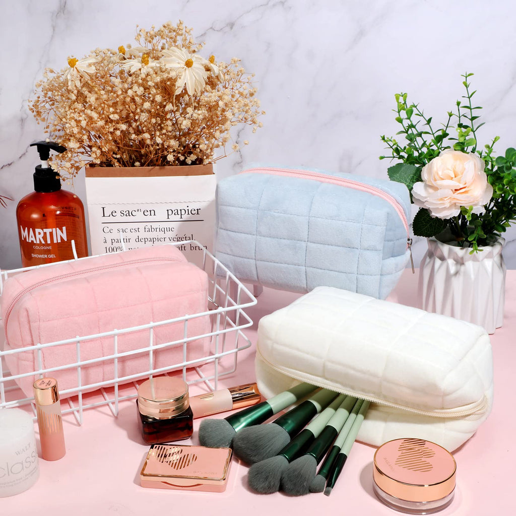Trousse de Maquillage en Peluche – Lot de 3 Trousses de Toilette à Carreaux Mignonnes pour Femmes | Rose, Bleu & Blanc