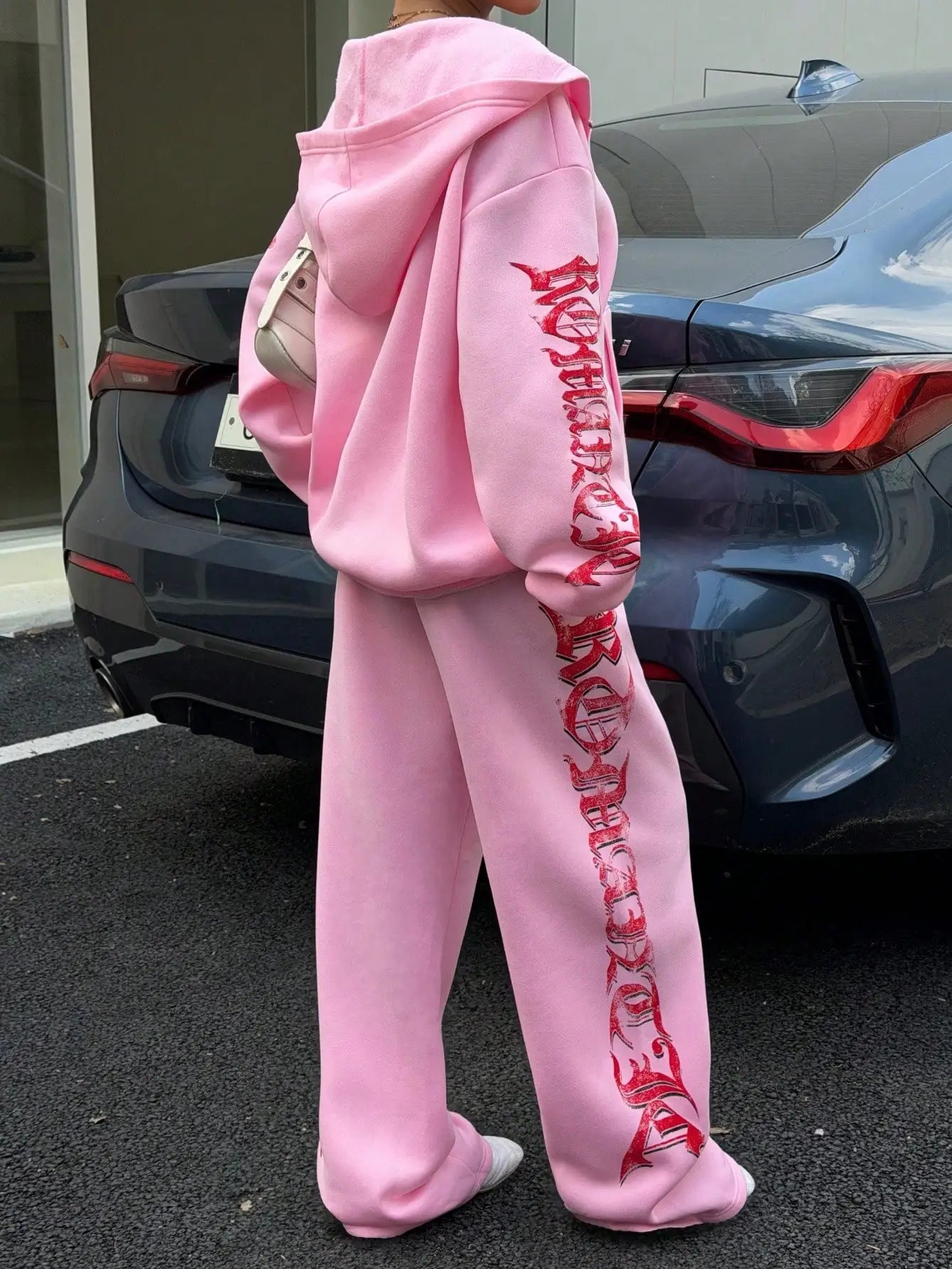 Rosa Y2K Kapuzen-Sweatshirt mit Reißverschluss und Jogginghose Set mit rotem Grafikdruck, lässiges Streetwear-Outfit