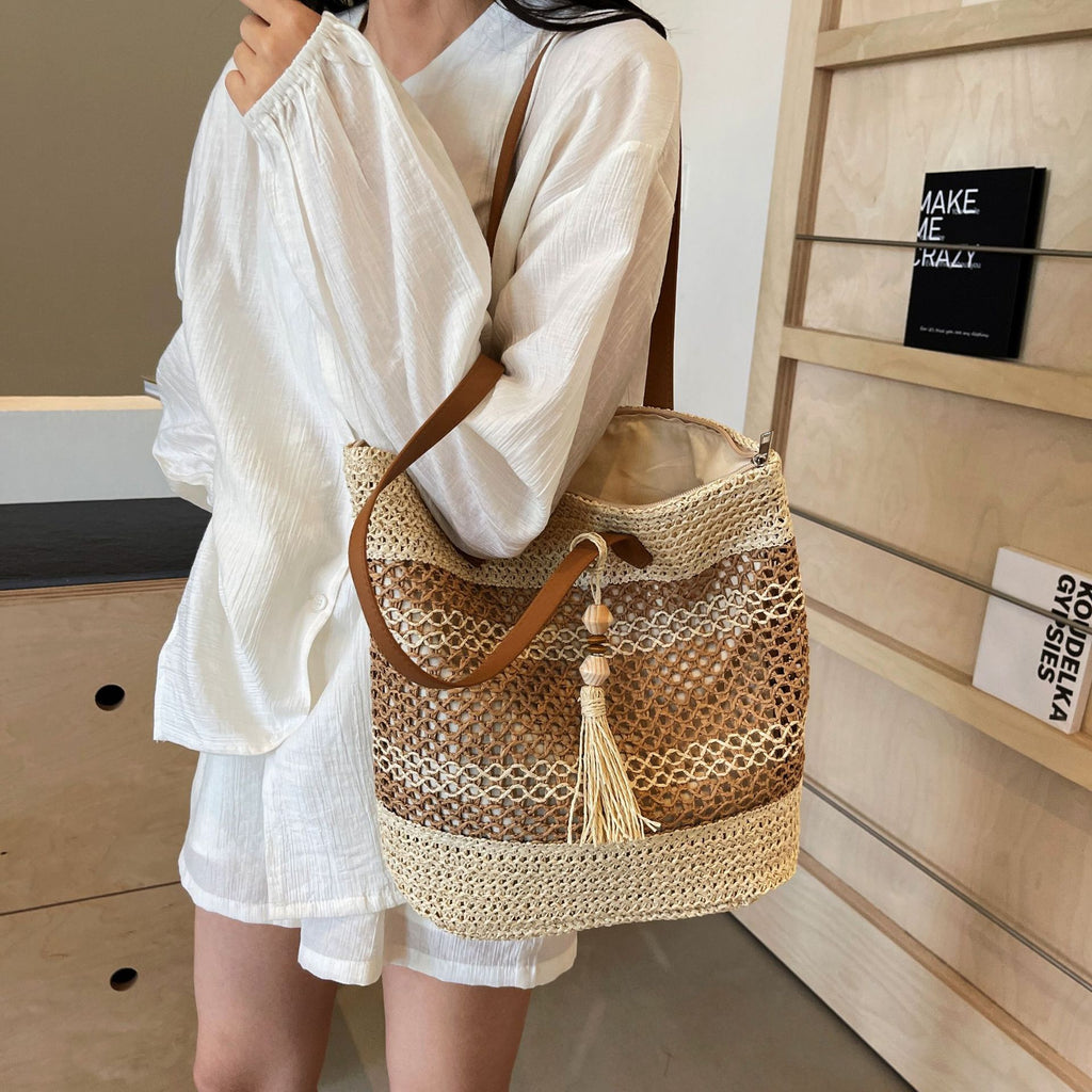 Sommer gestreifte Stroh-Schultertaschen mit Quasten-Anhänger, modische Strandtaschen mit großer Kapazität für den Urlaub am Meer