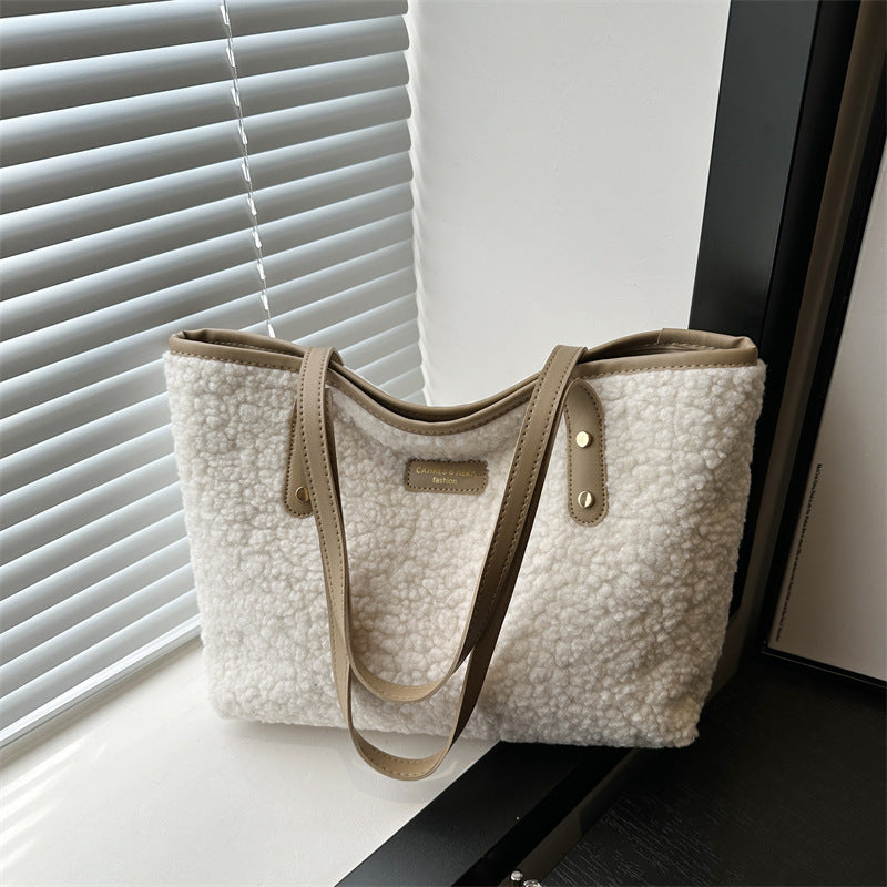 Sac bandoulière polyvalent élégant et douillet