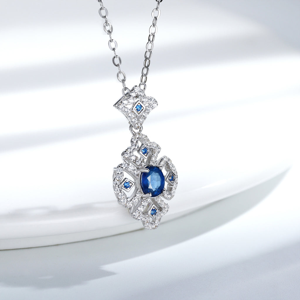 S925 Silber Retro-Muster Halskette Damen Vielseitiger Natur-Saphir-Anhänger