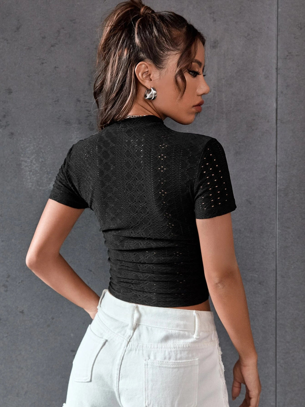 Women's Slim Fit Crop T-Shirt Black – AdriaPulse
