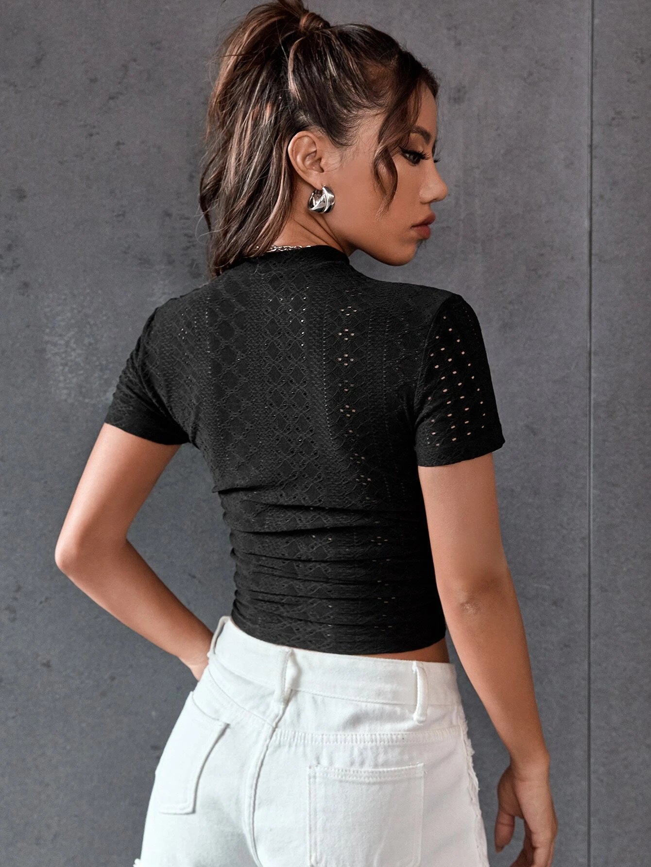 Women's Slim Fit Crop T-Shirt Black – AdriaPulse