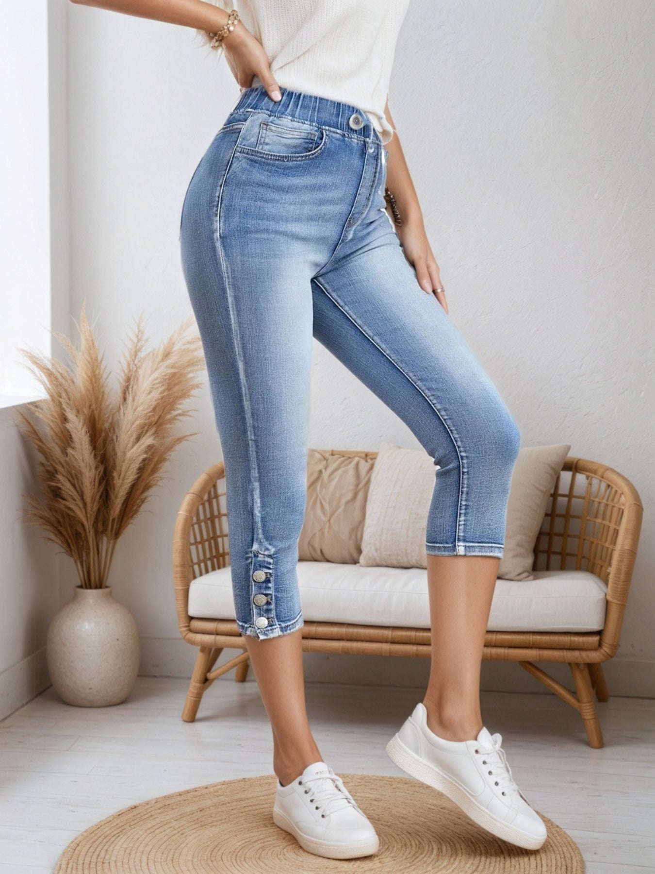 Neue Damen-Jeansshorts, schick, mit Kordelzug und geschlitztem Knopfsaum, bequemer Stoff, für alle Arten von Kleidung geeignet, Damenmode für Frühling und Sommer